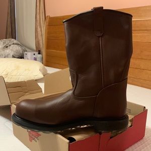 NEW Red Wing Boots Size 12.0B Steel Toe Style 2405